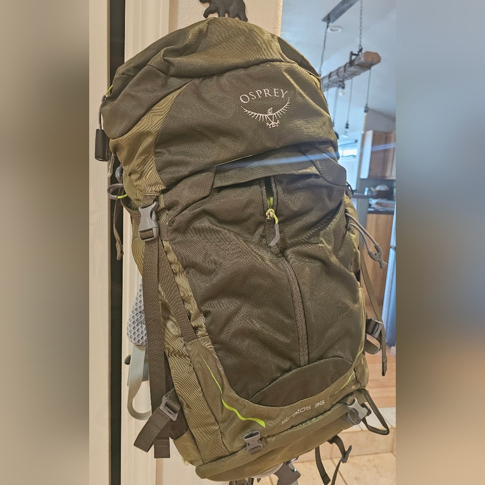 Osprey status 36 olive green